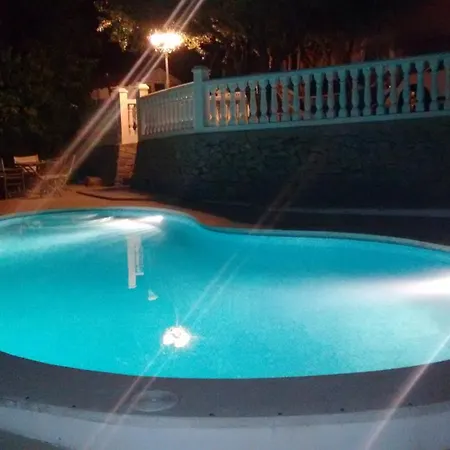 Con Piscina Privada